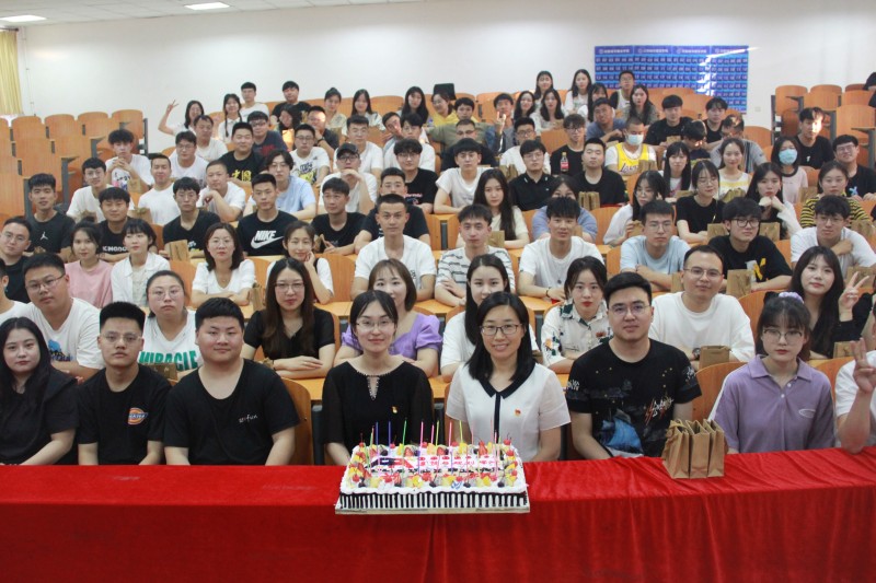 bv伟德国际1946召开“献礼建党百年，逐梦扬帆起航”主题班会-3