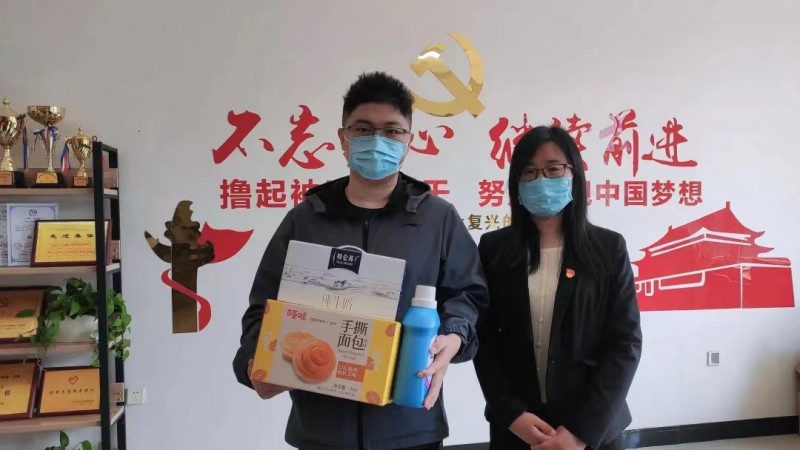 bv伟德国际1946举办“暖心行动，城建有爱”特困生慰问活动(1)